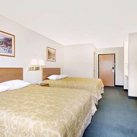Super 8 By Wyndham Battle Mountain Hotell Eksteriør bilde