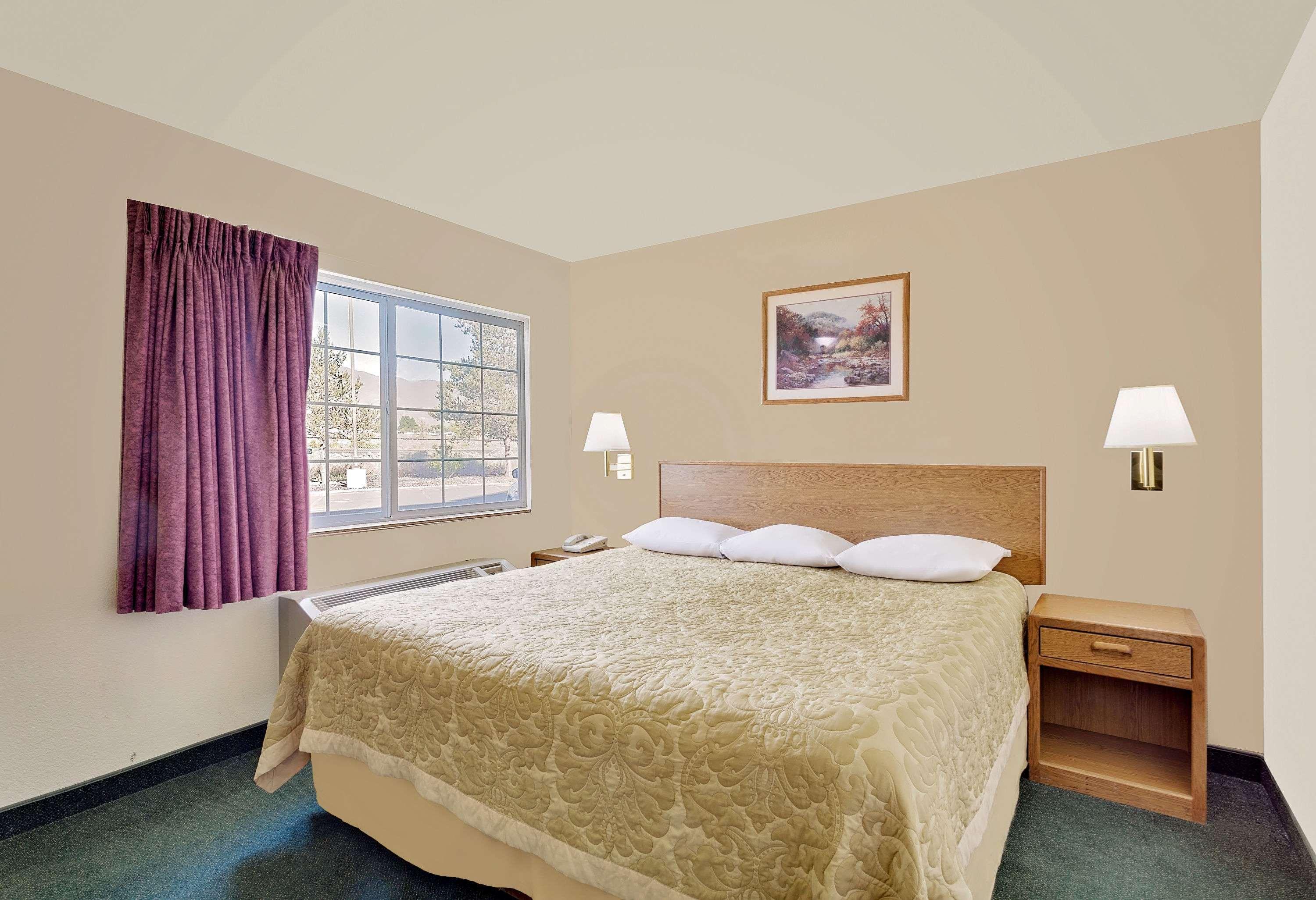 Super 8 By Wyndham Battle Mountain Hotell Eksteriør bilde