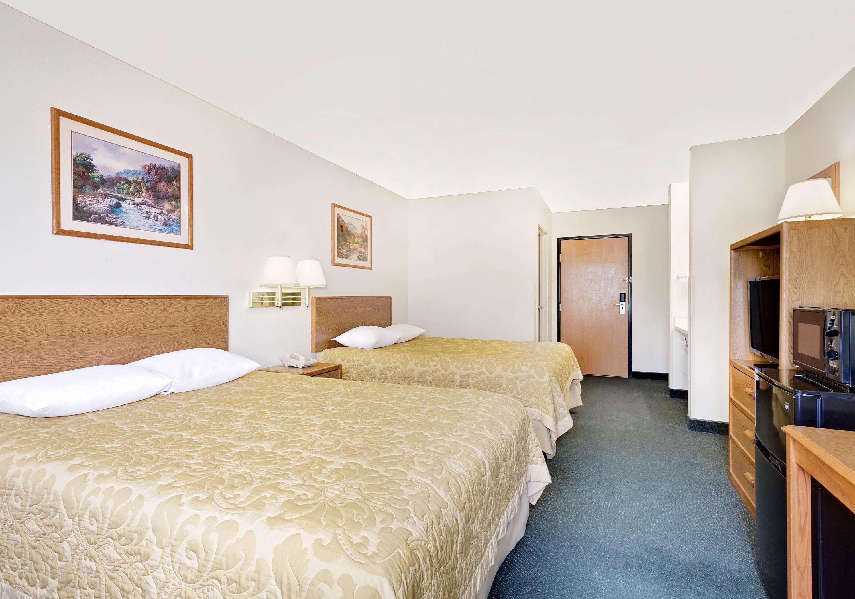 Super 8 By Wyndham Battle Mountain Hotell Eksteriør bilde