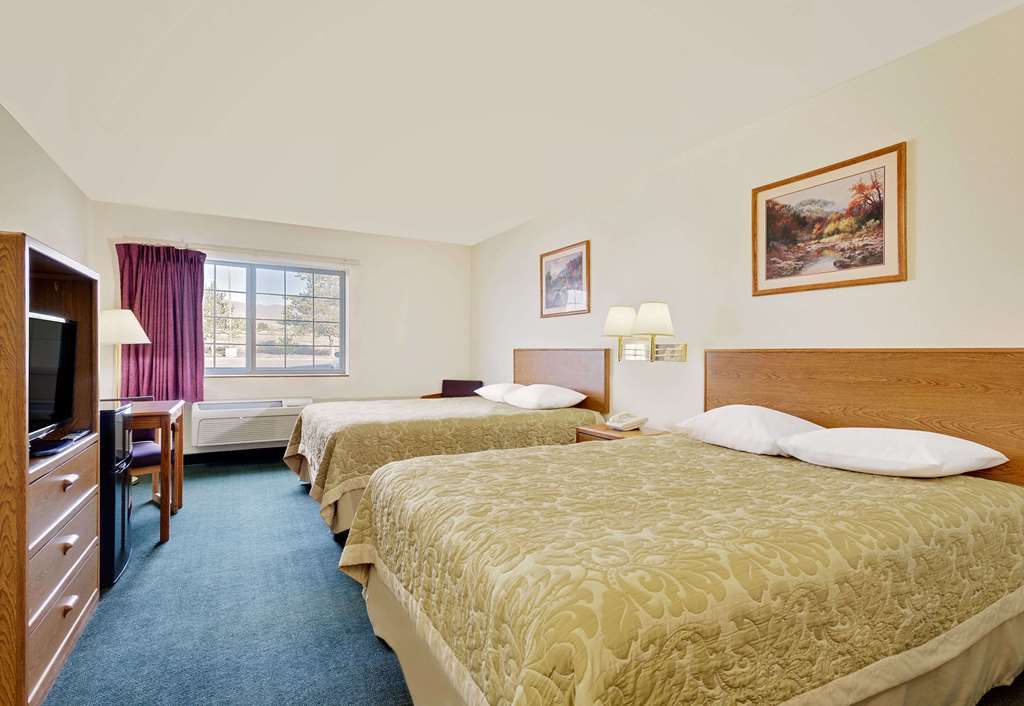 Super 8 By Wyndham Battle Mountain Hotell Rom bilde